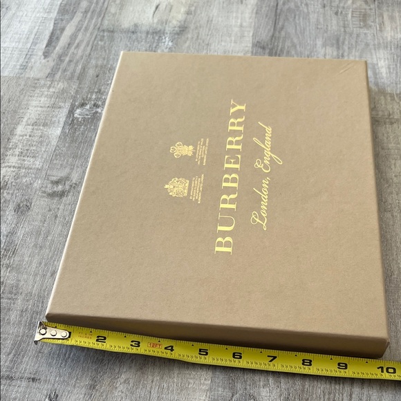 Burberry Box - Picture 7 of 10